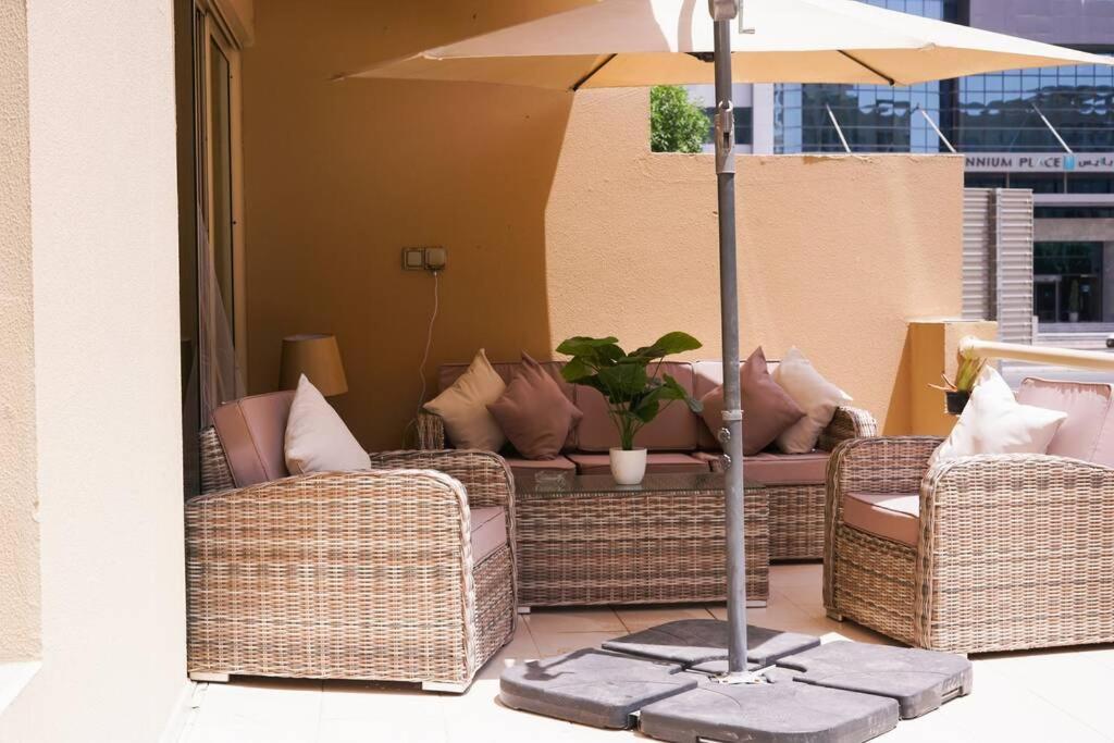 Apartment Luxurious 1 Bedroom In The Sought Area Of *