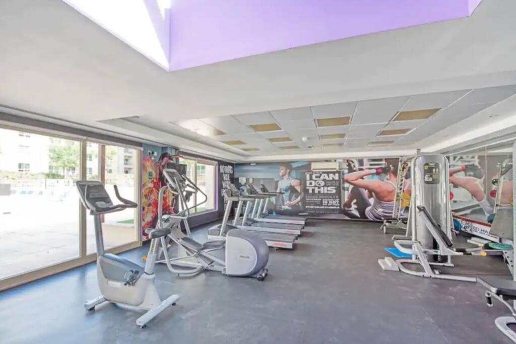 Apartment Luxurious 1 Bedroom In The Sought Area Of *