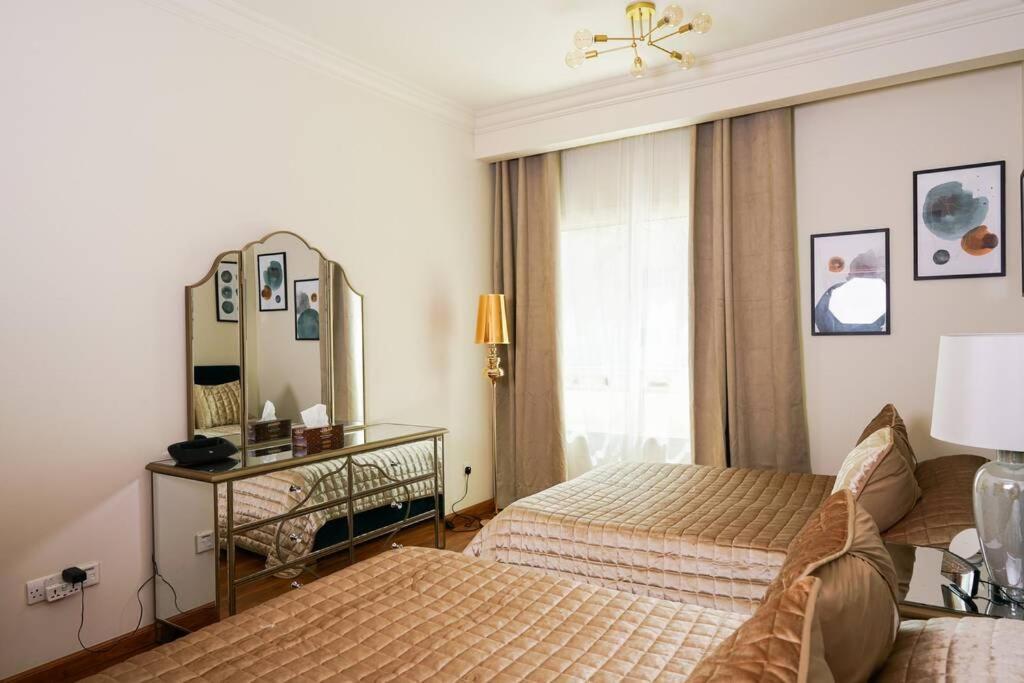 Luxurious 1 Bedroom In The Sought Area Of Apartment *