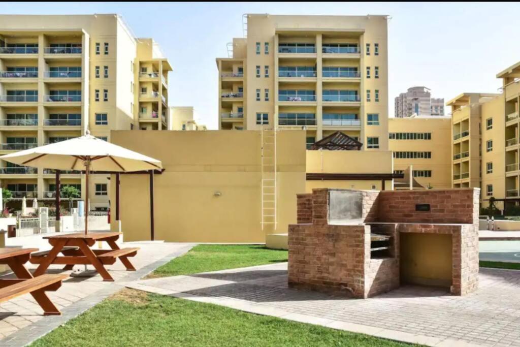 Luxurious 1 Bedroom In The Sought Area Of Apartment