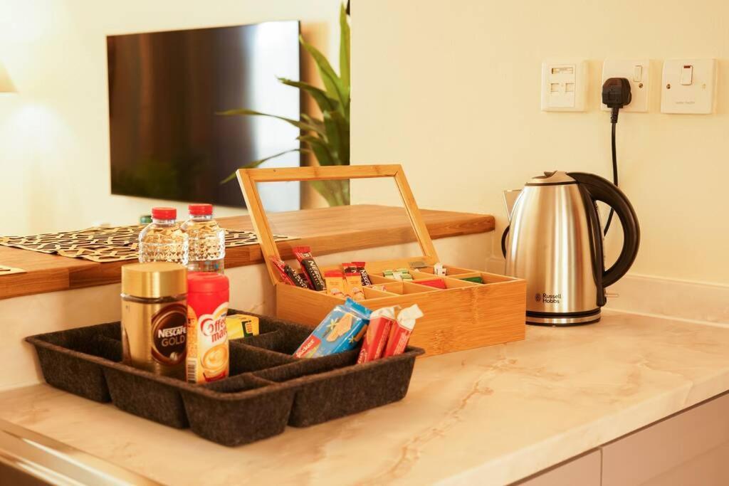 Luxurious 1 Bedroom In The Sought Area Of Apartment