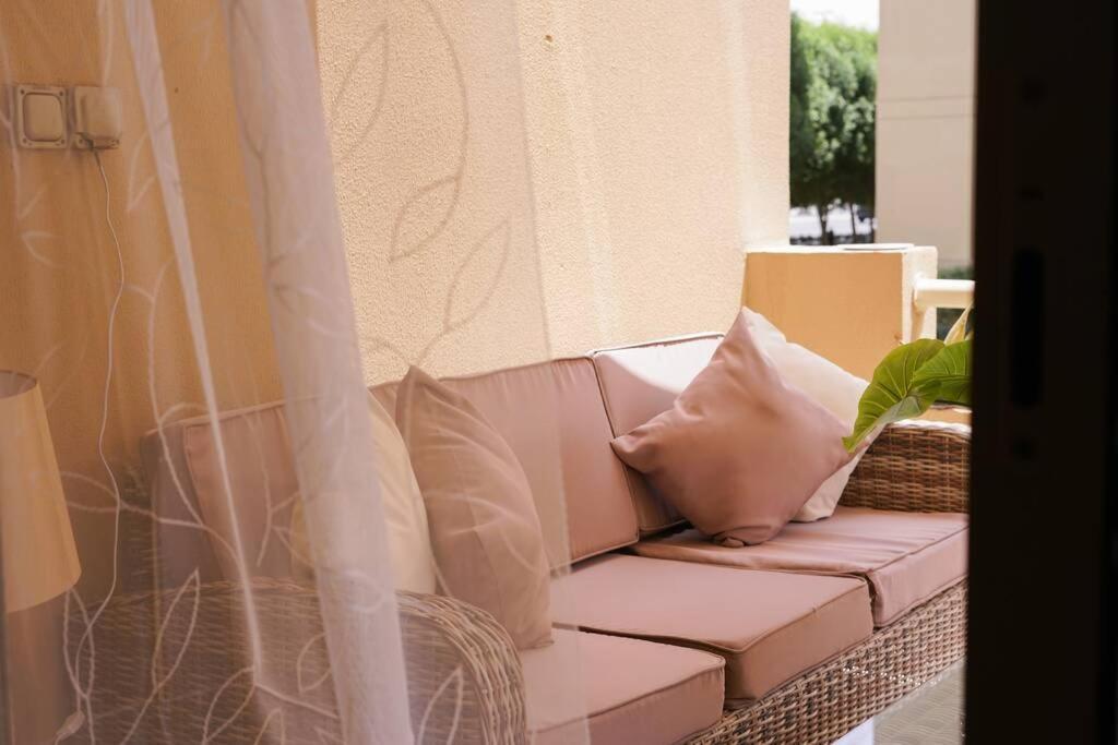 Luxurious 1 Bedroom In The Sought Area Of Apartment *