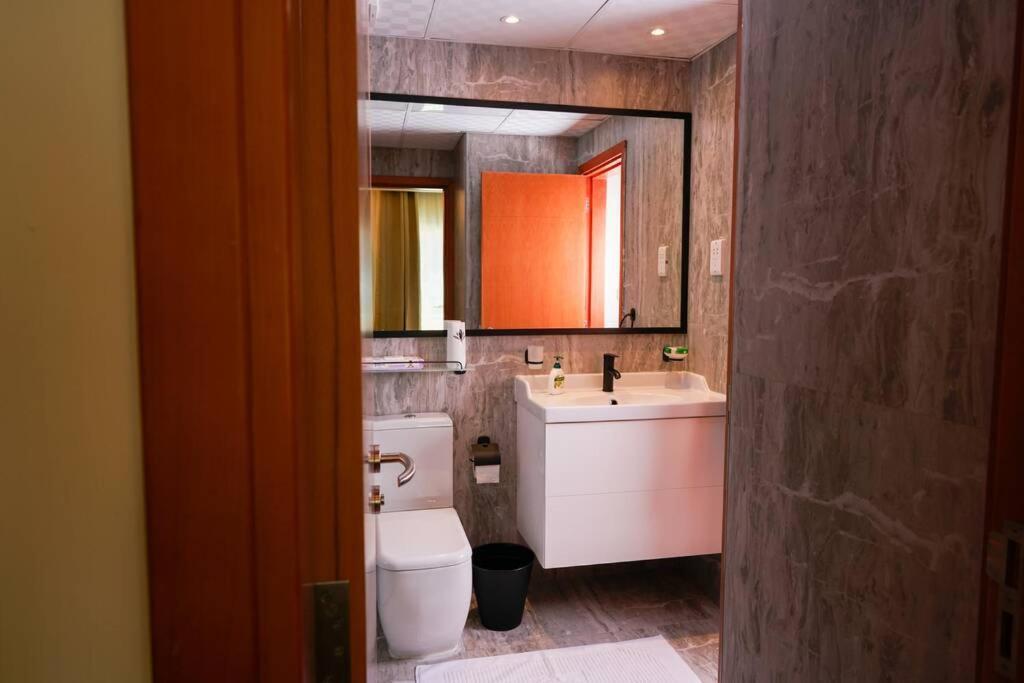 Apartment Luxurious 1 Bedroom In The Sought Area Of