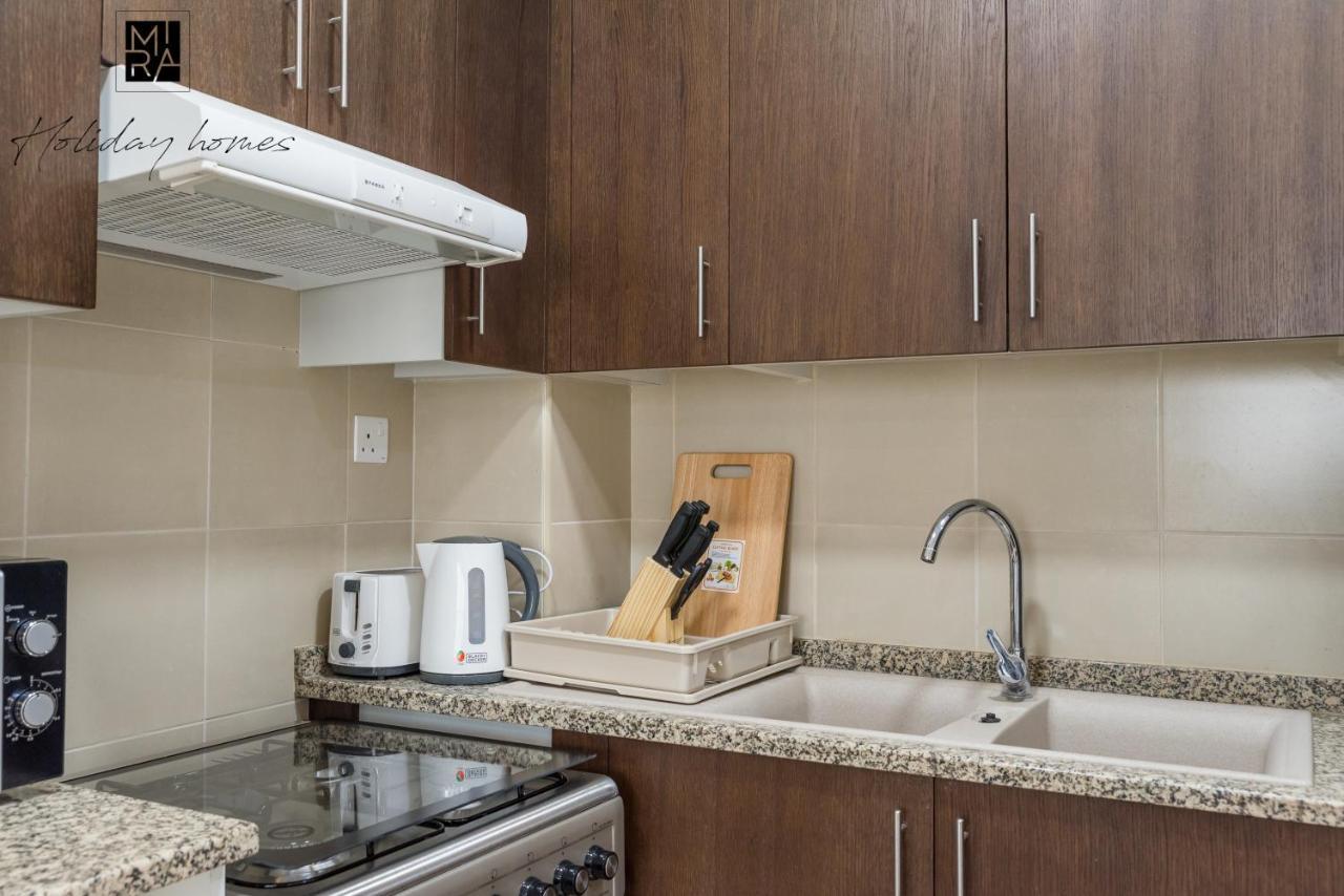 Mira Holiday Homes - Beautiful Studio - Wifi&pool -7 Min To Global Village Daire Dubai