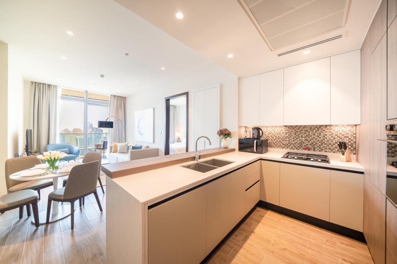 Luton - Marina View At Jumeirah Living * Dubai