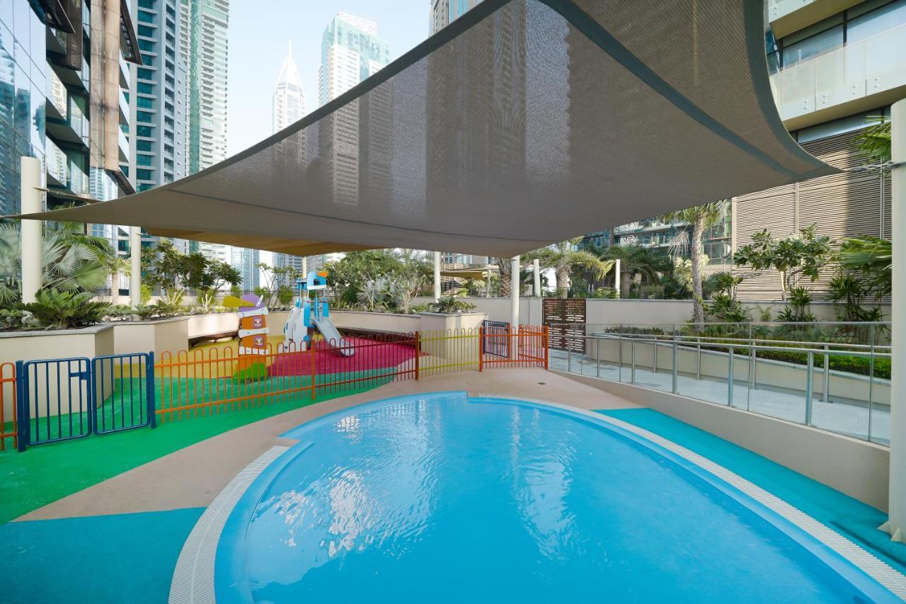 Luton - Marina View At Jumeirah Living Dubai