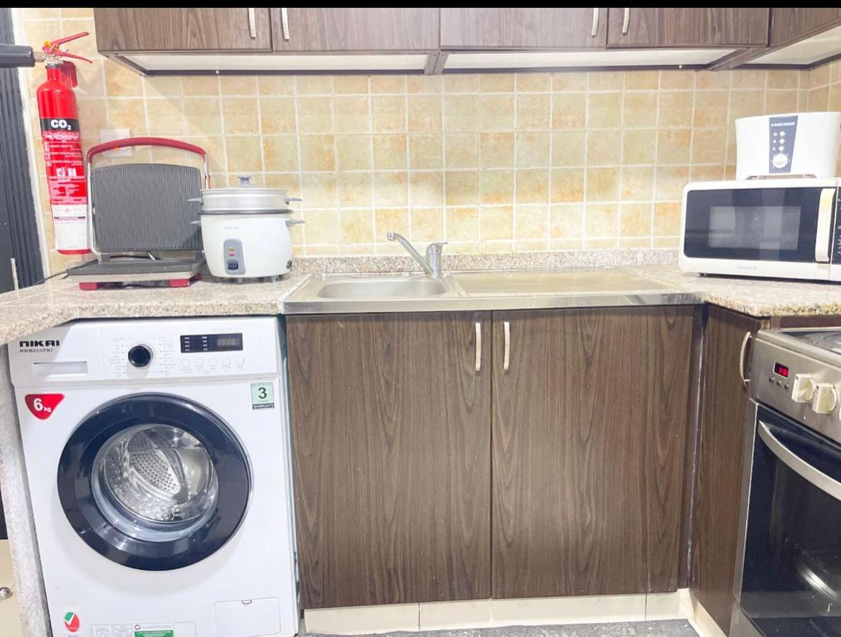 Private Gorgeous With Marina View With Shared Kitchen In Shared Homestay Dubai