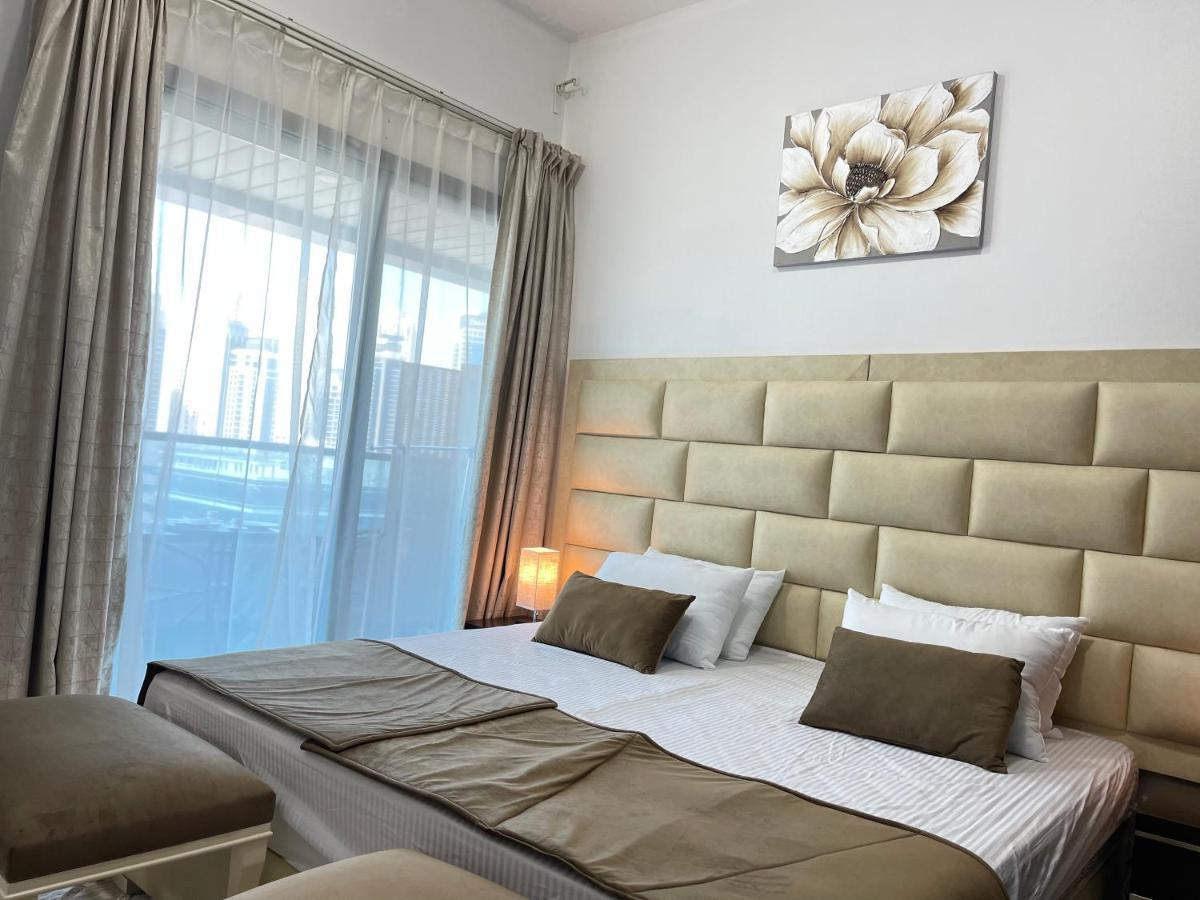 Homestay Private Gorgeous With Marina View With Shared Kitchen In Shared Dubai