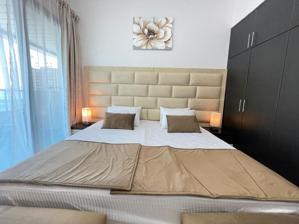 Private Gorgeous With Marina View With Shared Kitchen In Shared Homestay