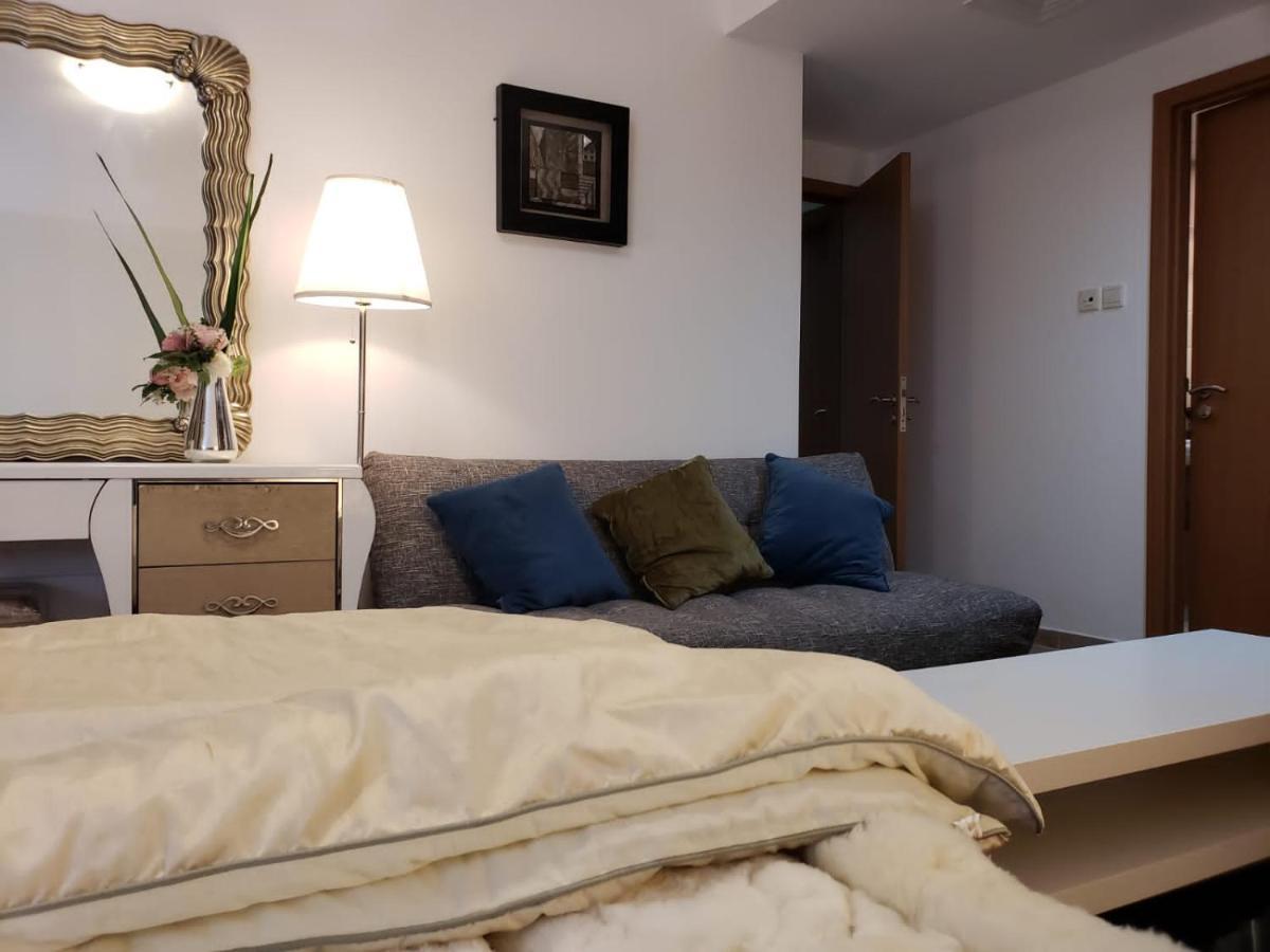 Hostel Travelers Backpackers *