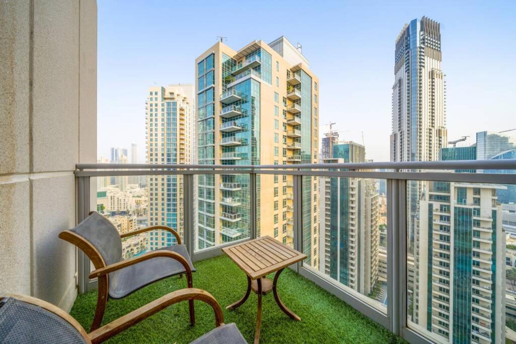Spectacular Burj & Fountain View - Luxurious 3 Bedrooms & Maids - The Residences * Dubai