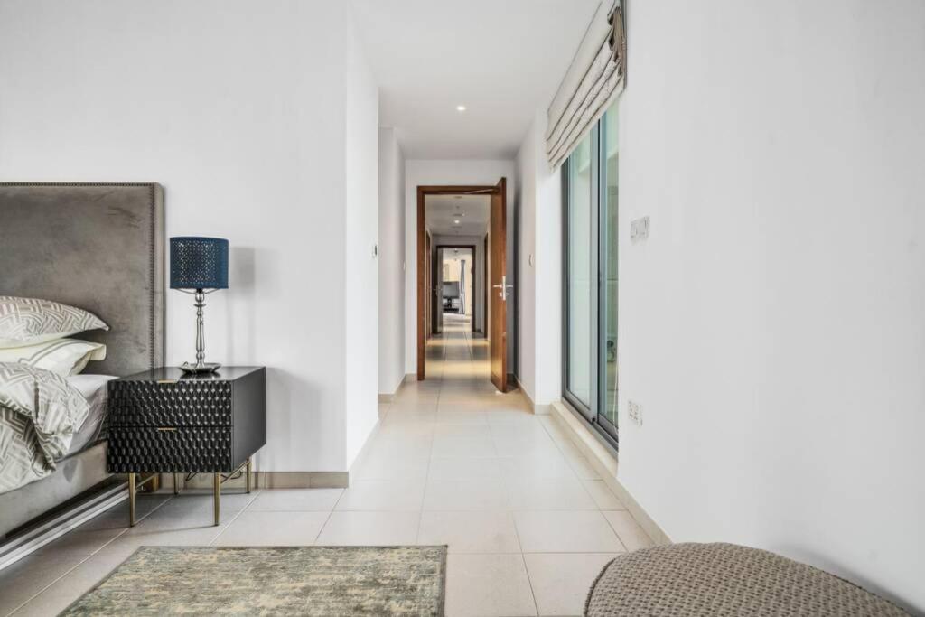Spectacular Burj & Fountain View - Luxurious 3 Bedrooms & Maids - The Residences * Dubai