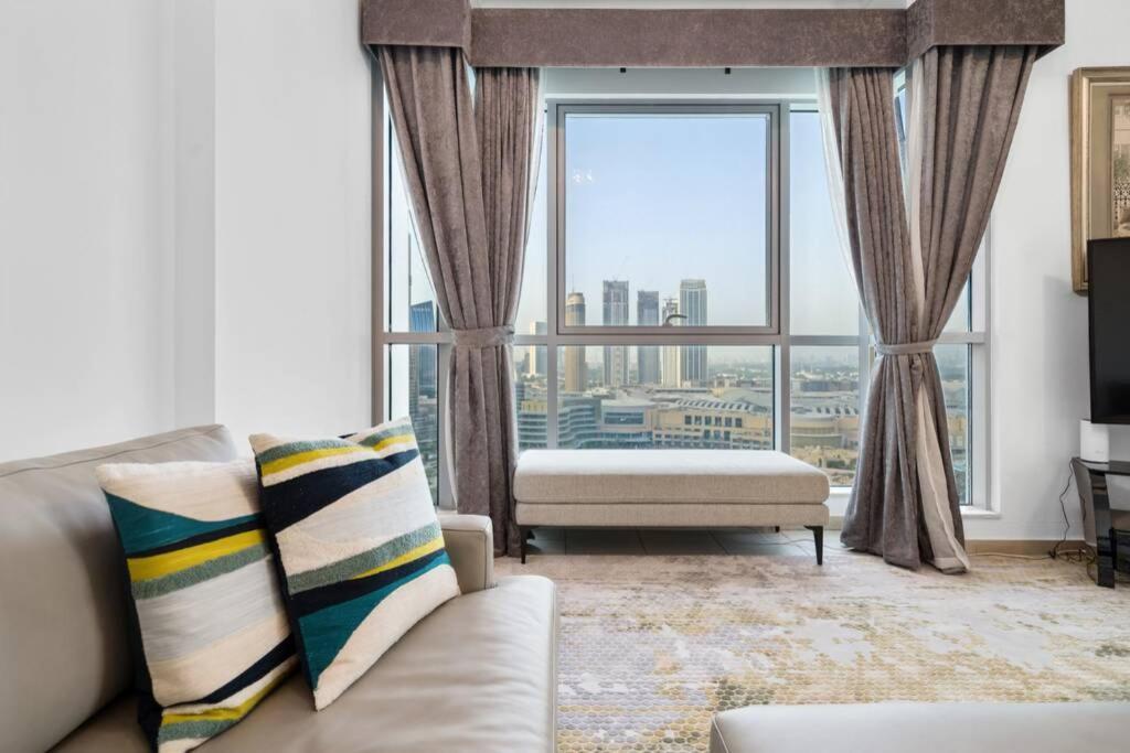Spectacular Burj & Fountain View - Luxurious 3 Bedrooms & Maids - The Residences Apartamento Dubai