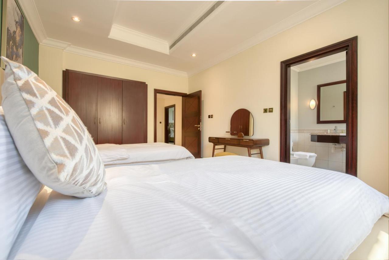 Villa Sol Living - Exquisite 5br Garden W/pool & Beach In Palm