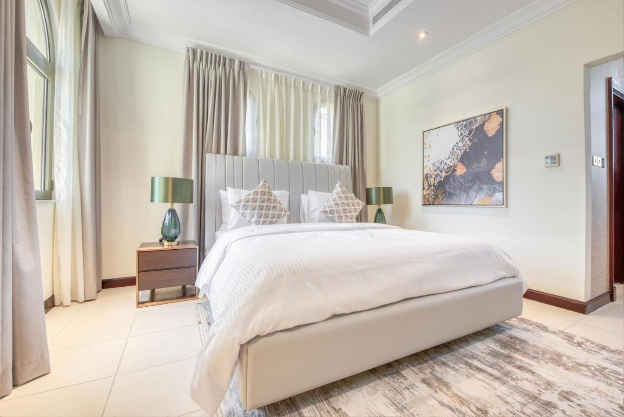 Sol Living - Exquisite 5br Garden W/pool & Beach In Palm * Dubai