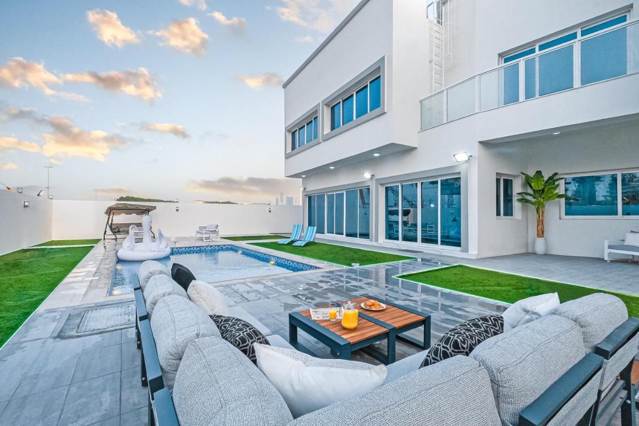 Luxury Modern White On Island 9,500 Sqft Villa Dubai