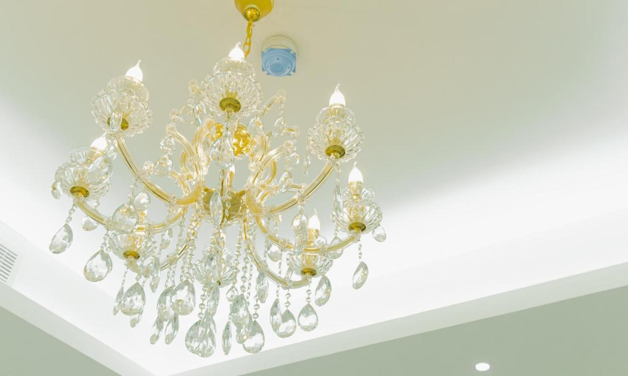 Luxury Modern White On Island 9,500 Sqft