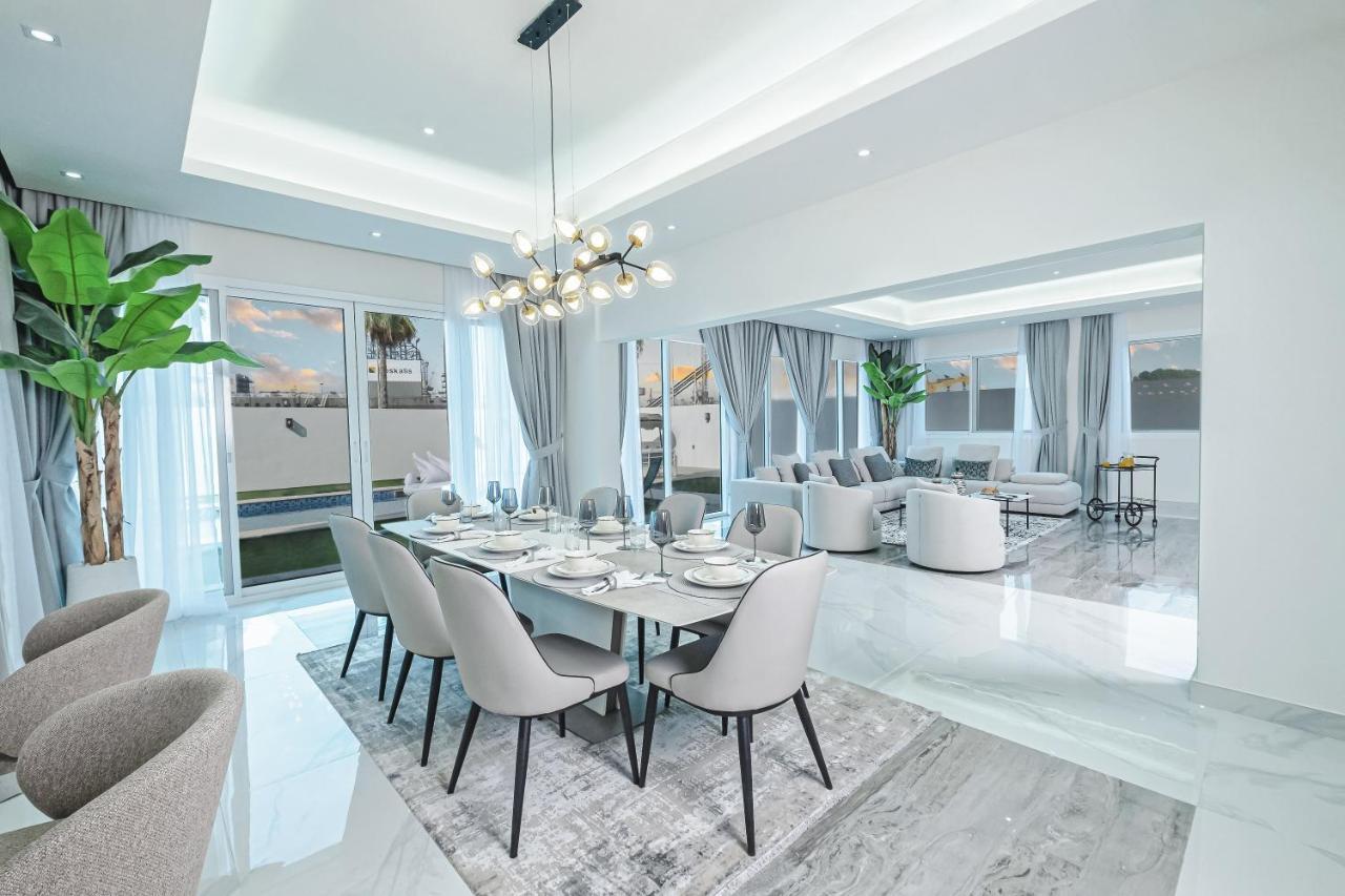 Luxury Modern White On Island 9,500 Sqft *