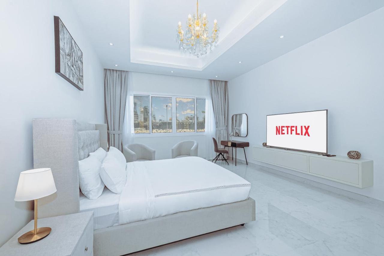 Luxury Modern White On Island 9,500 Sqft