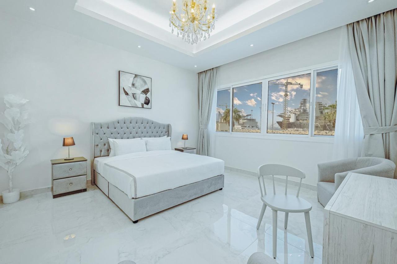 Villa Luxury Modern White On Island 9,500 Sqft Dubai