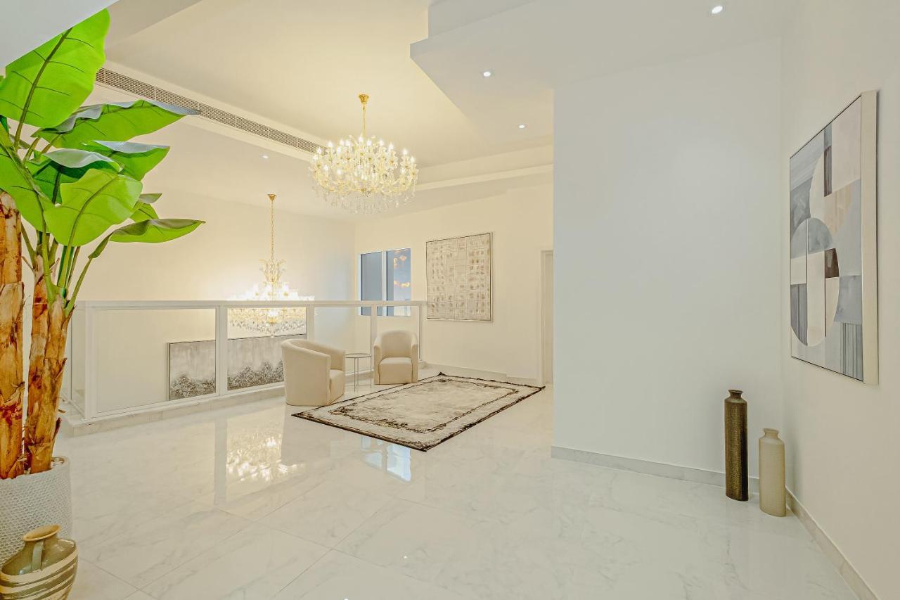 Luxury Modern White On Island 9,500 Sqft Dubai