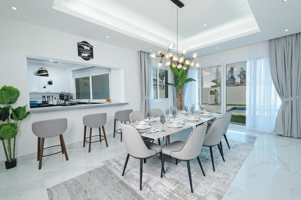 Villa Luxury Modern White On Island 9,500 Sqft Dubai