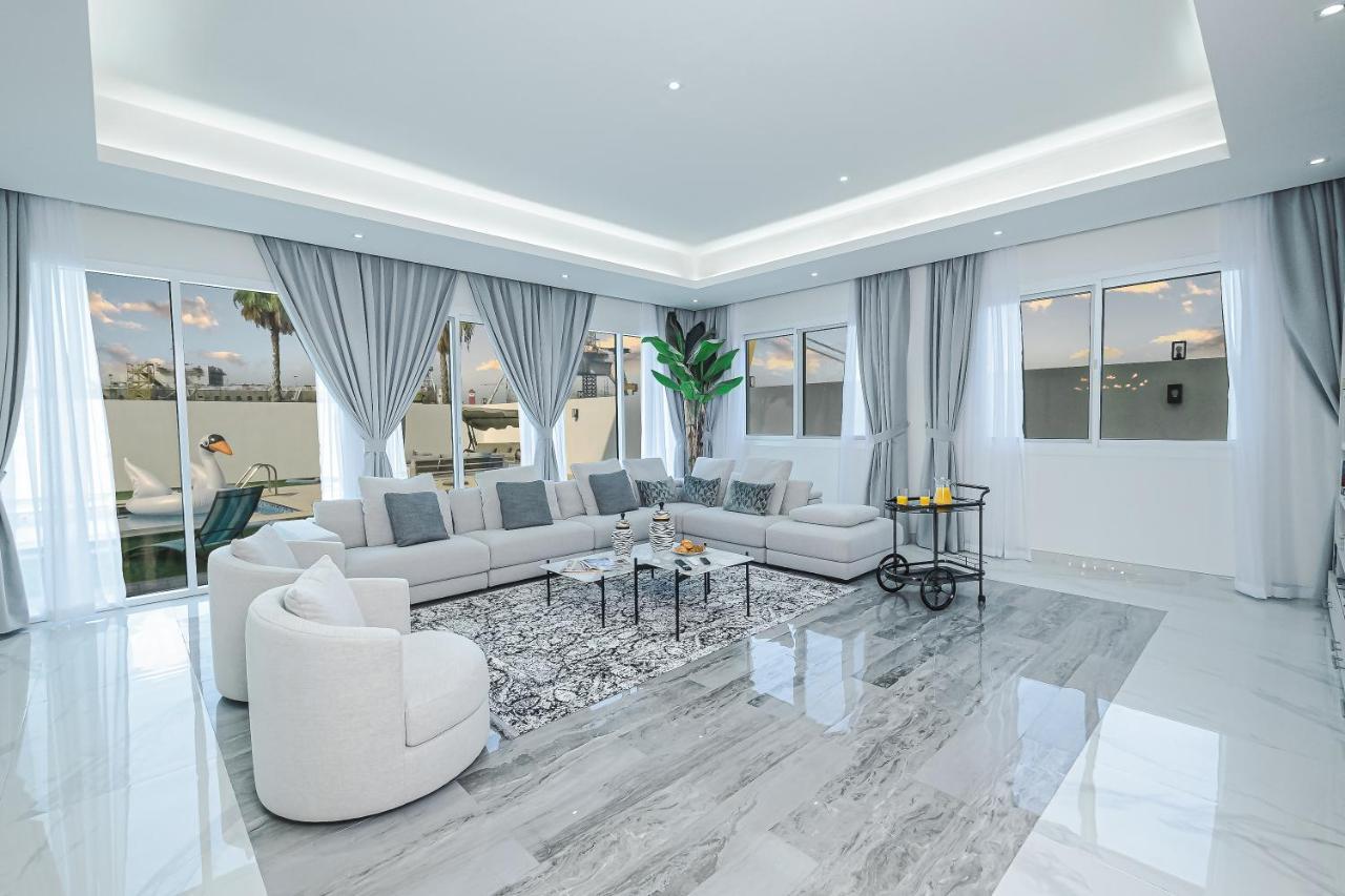 Villa Luxury Modern White On Island 9,500 Sqft Dubai