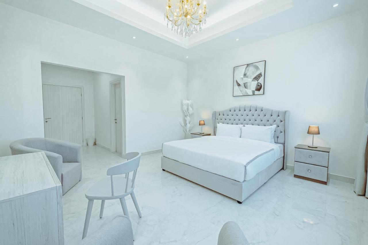 Villa Luxury Modern White On Island 9,500 Sqft *