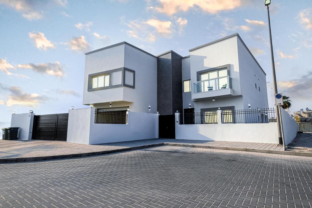 Villa Luxury Modern White On Island 9,500 Sqft Dubai