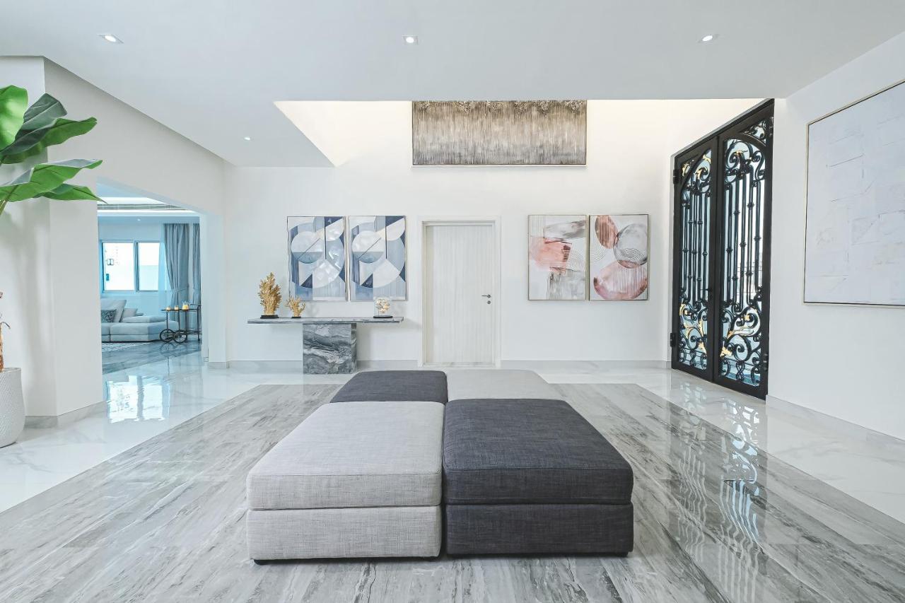 Villa Luxury Modern White On Island 9,500 Sqft Dubai