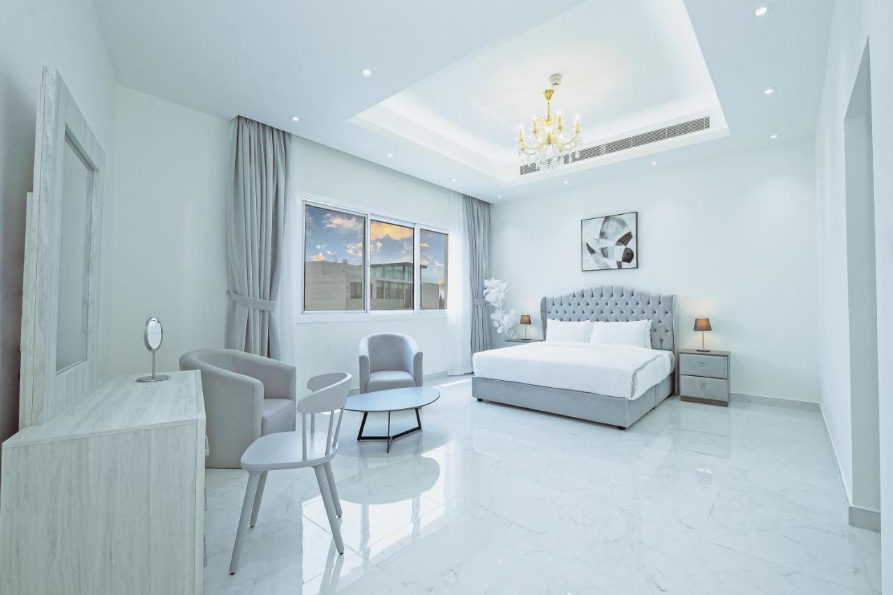 Luxury Modern White On Island 9,500 Sqft