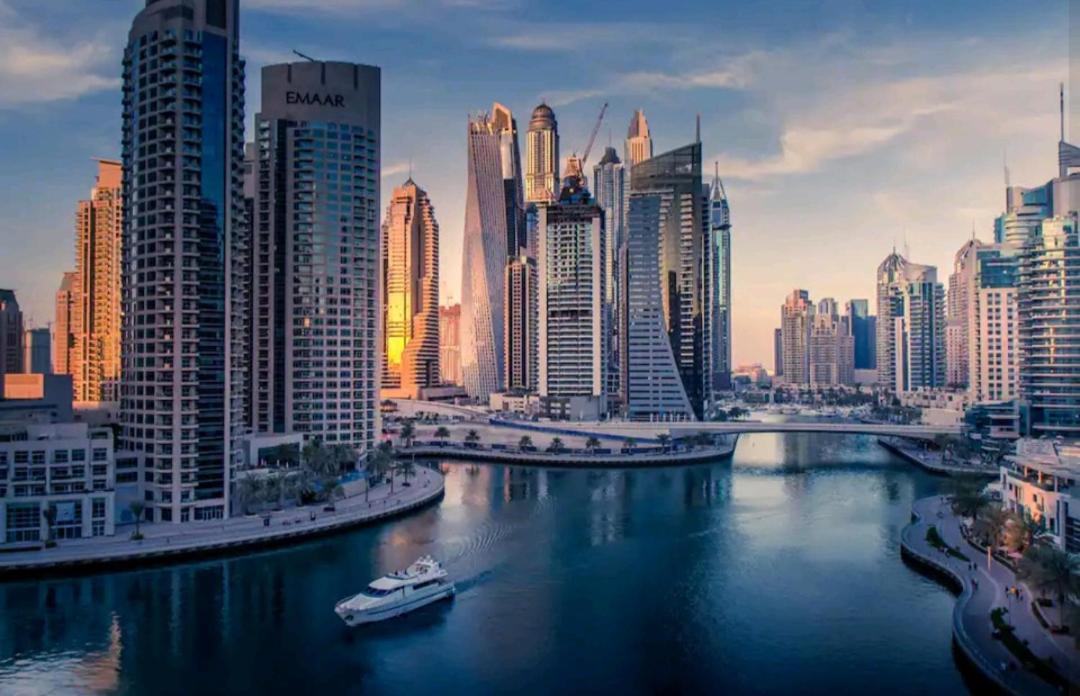 Lux Spectacular Marina View Dubai