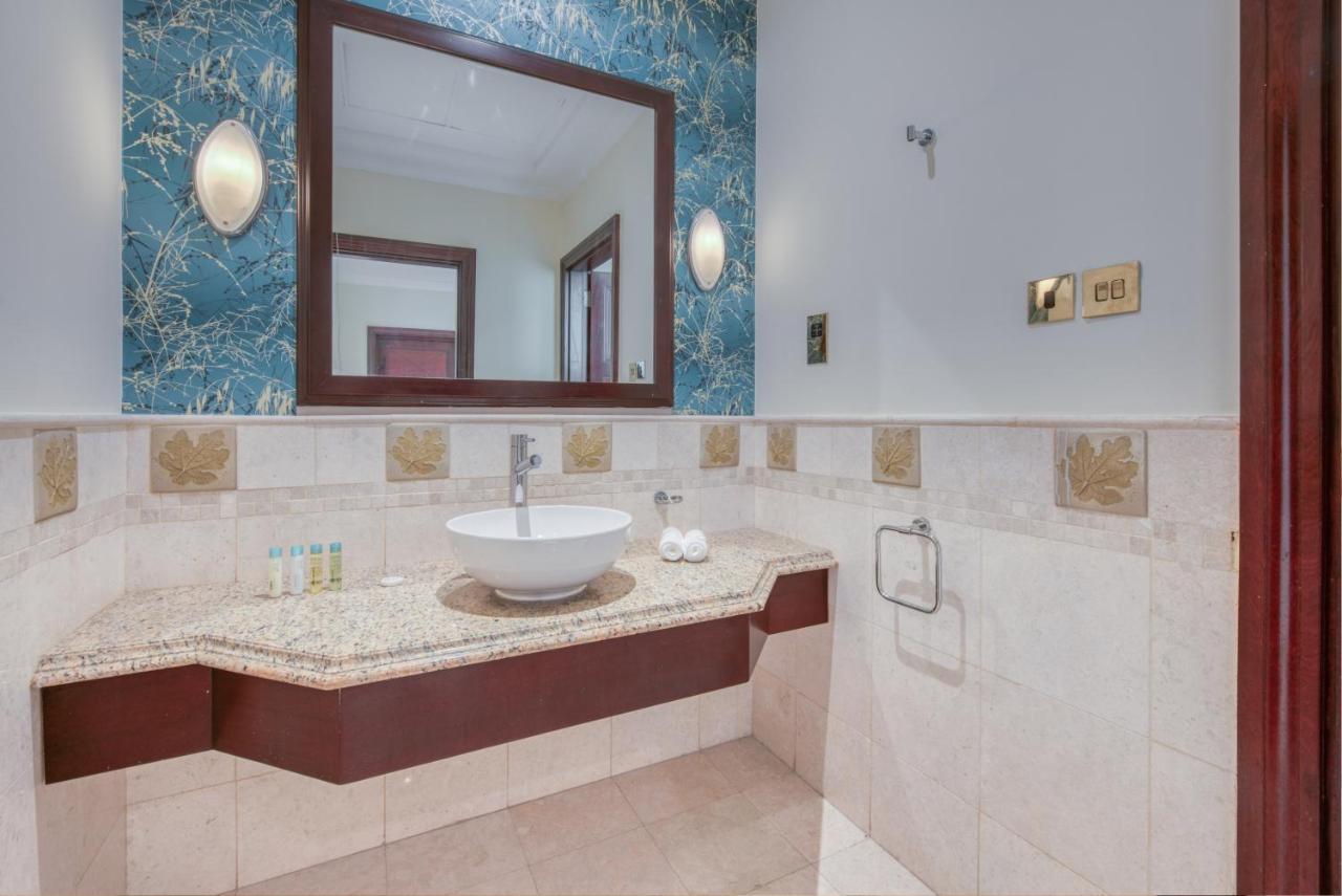 Sol Living - Exquisite 5br Garden W/pool & Beach In Palm Dubai