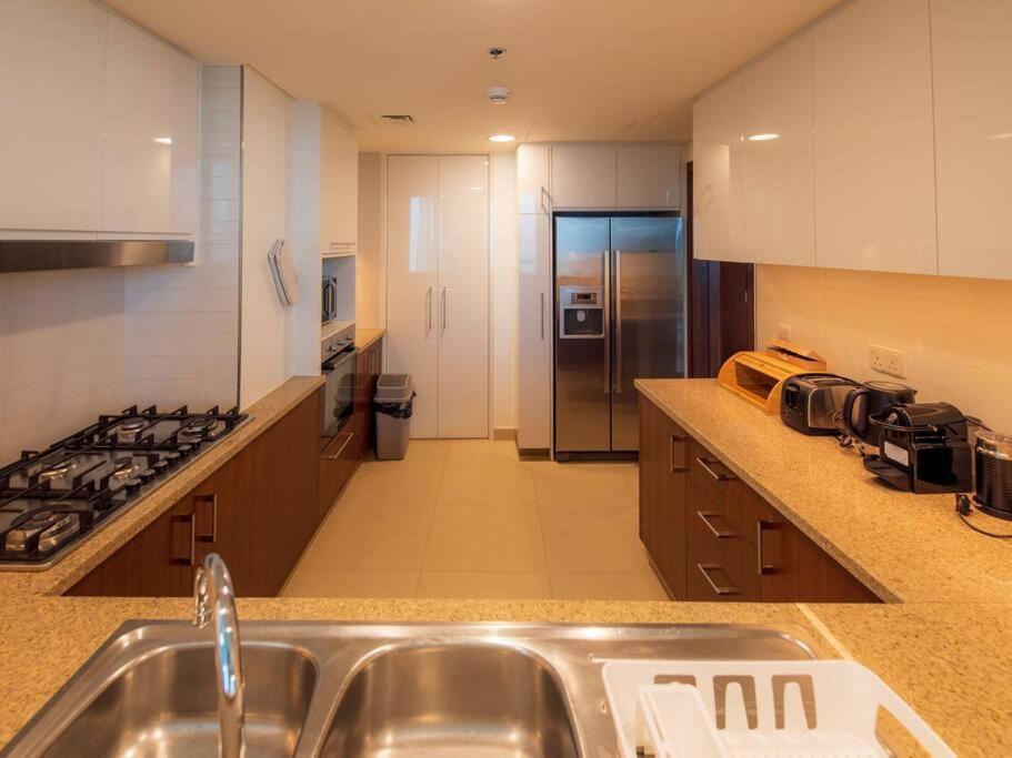 First Class 3br With Full Burj Khalifa And Fountain View Apartment *