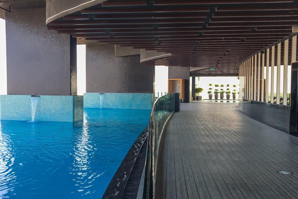 Frank Porter - Miraclz By Danube Properties Apartment Dubai