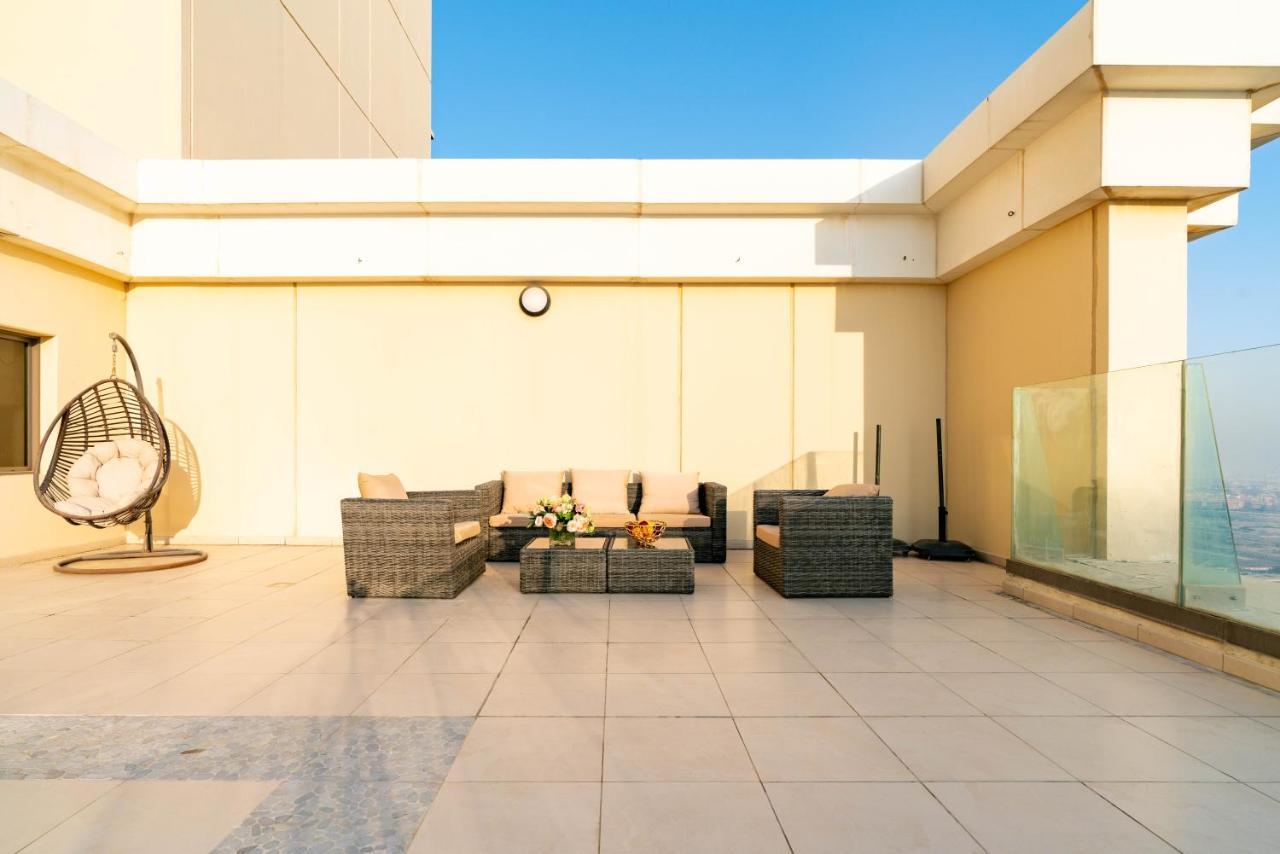 Livein Homes - Jbr Apartment *