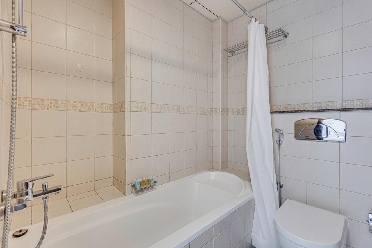 Marina View 1 Bd In Bay Central Building *