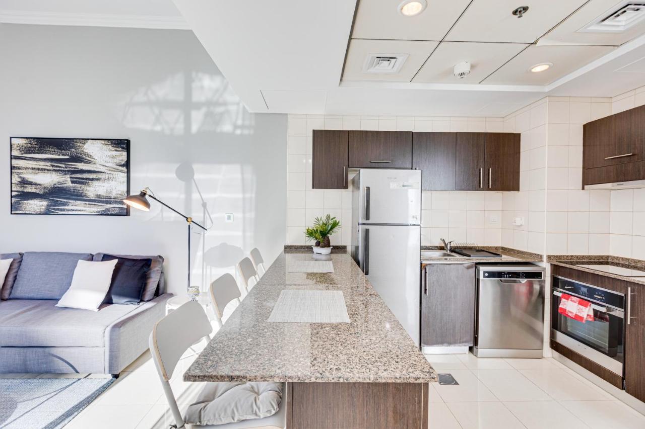 Marina View 1 Bd In Bay Central Building