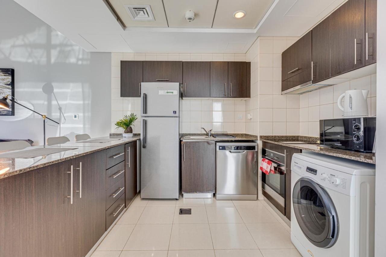 Marina View 1 Bd In Bay Central Building *