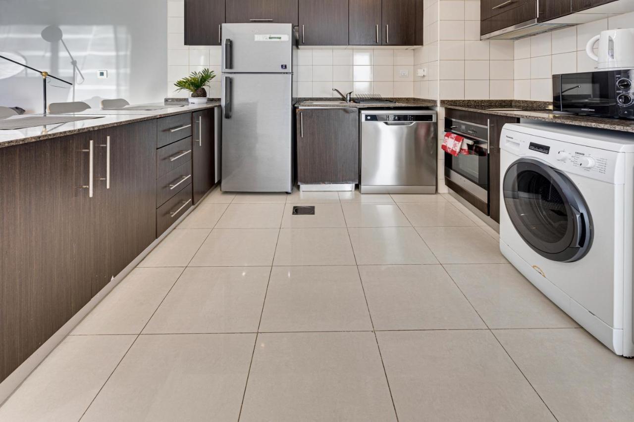 Marina View 1 Bd In Bay Central Building Apartment *