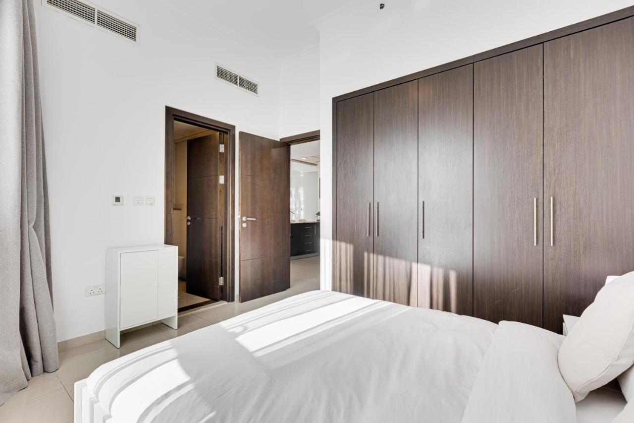 Marina View 1 Bd In Bay Central Building Apartment *