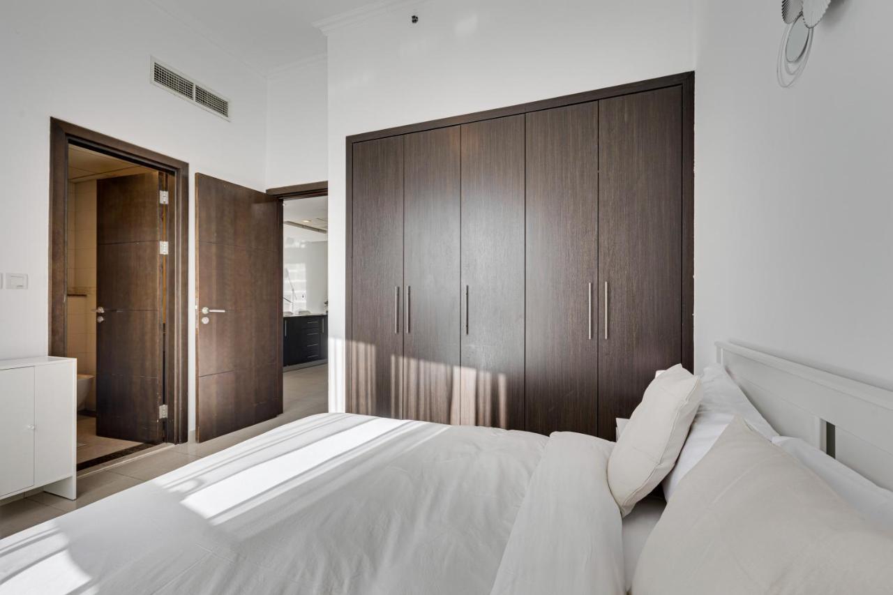 Marina View 1 Bd In Bay Central Building Apartment *