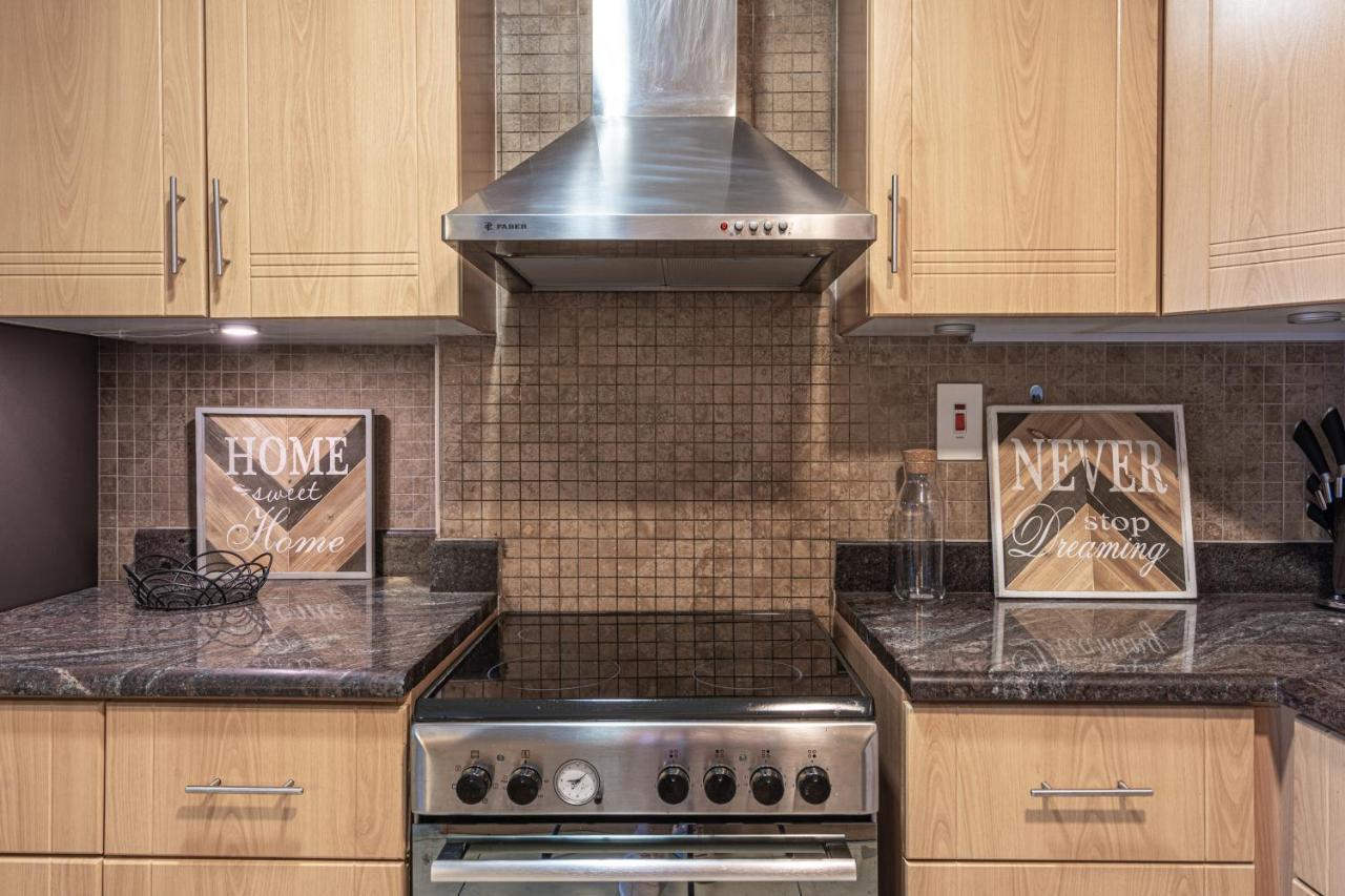 Daire Higuests - Spacious Close To Marina Walk *
