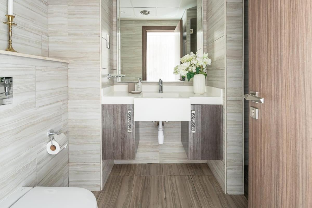 Frank Porter - Mbl Apartment Dubai