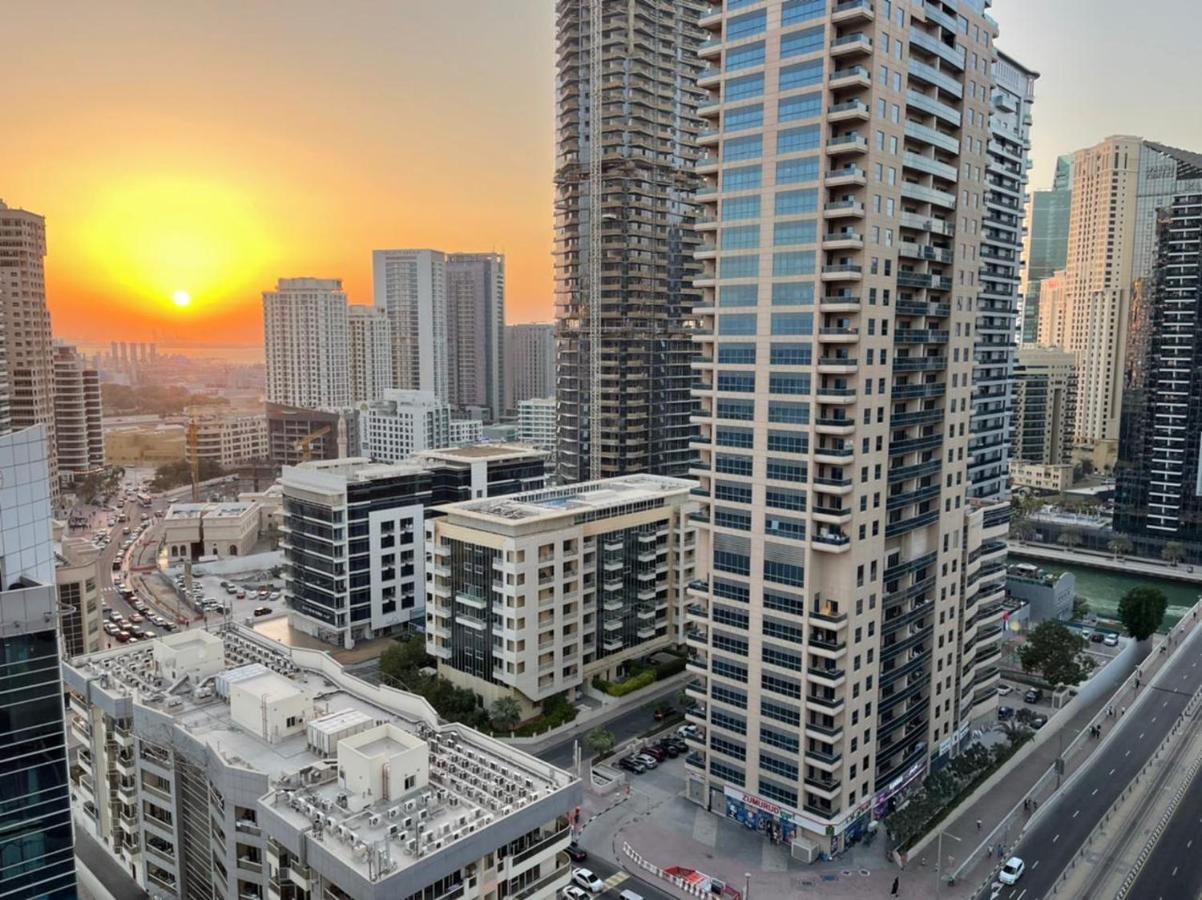Hospedagem domiciliar Luxury With Marina View Close To Jbr And Metro With Shared Kitchen