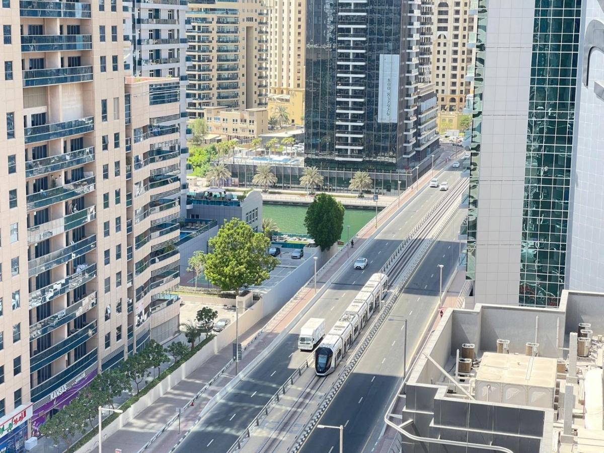 Luxury With Marina View Close To Jbr And Metro With Shared Kitchen Homestay *