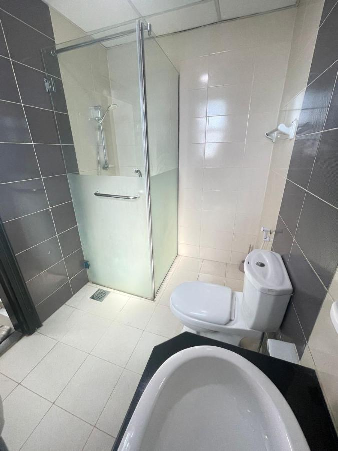 Hospedagem domiciliar Luxury With Marina View Close To Jbr And Metro With Shared Kitchen *