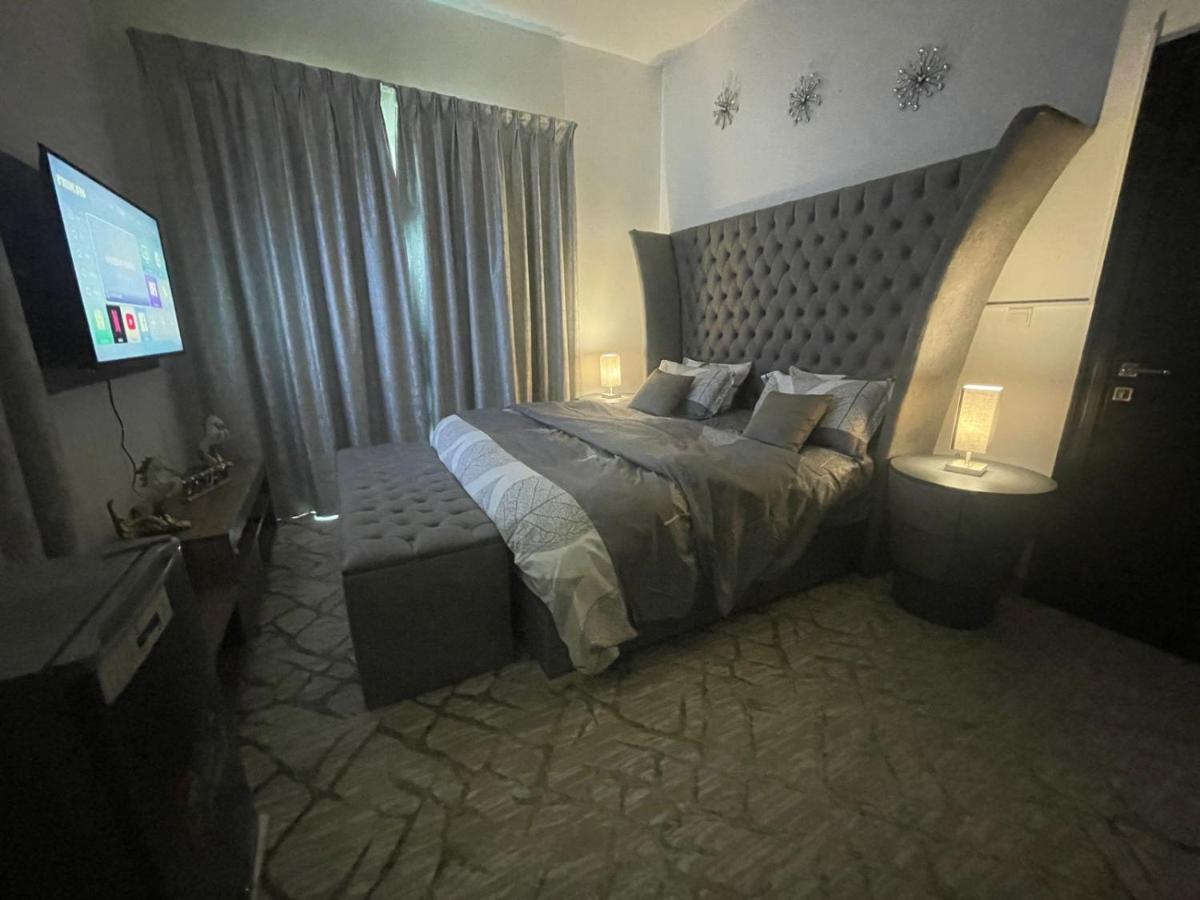 Luxury With Marina View Close To Jbr And Metro With Shared Kitchen * Dubai