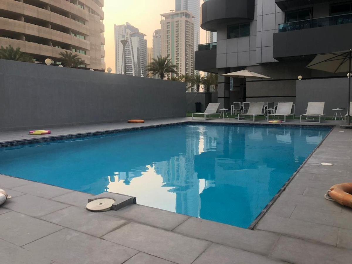 Hospedagem domiciliar Luxury With Marina View Close To Jbr And Metro With Shared Kitchen Dubai