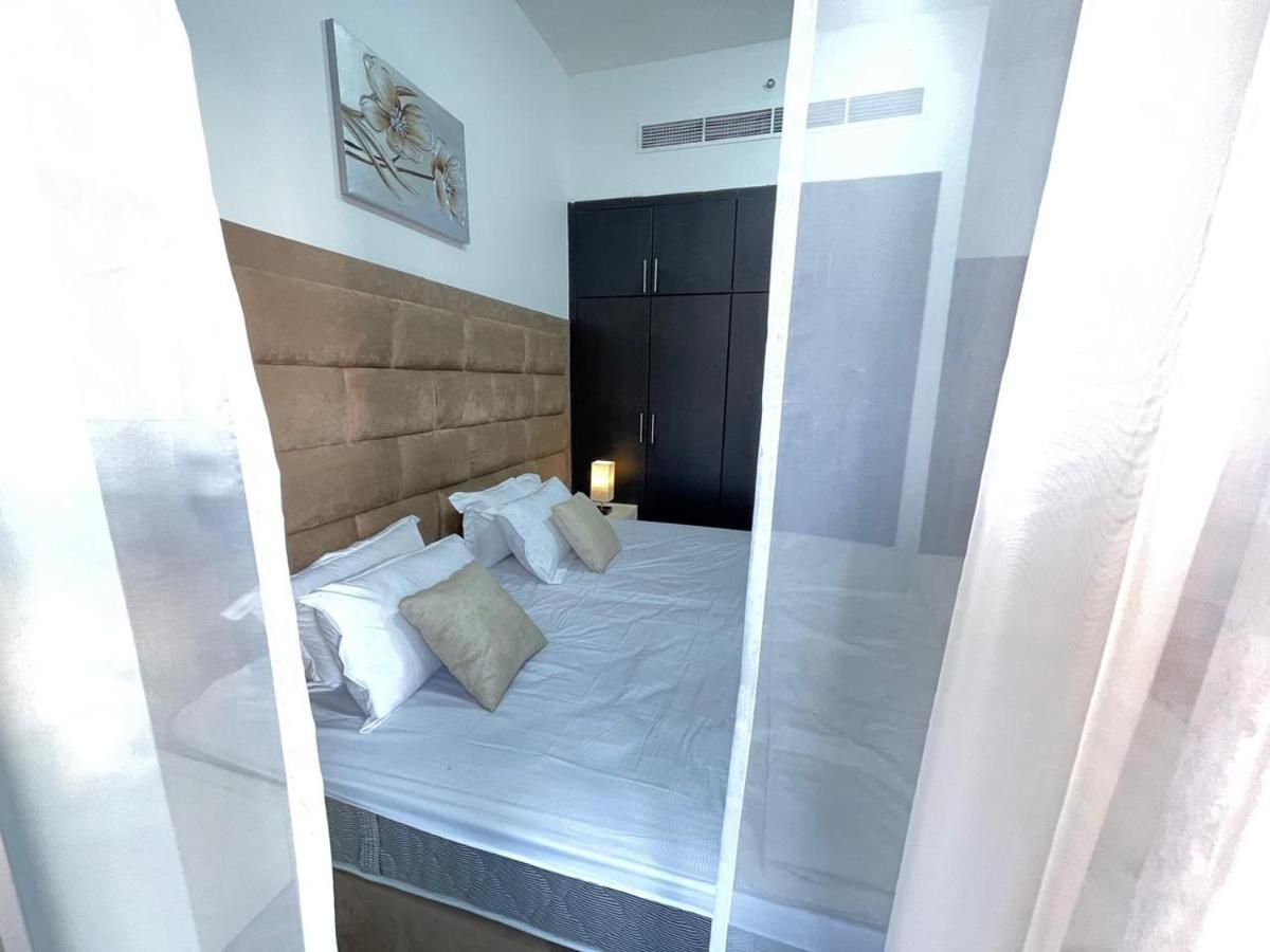 Private Gorgeous With Marina View With Shared Kitchen In Shared * Dubai